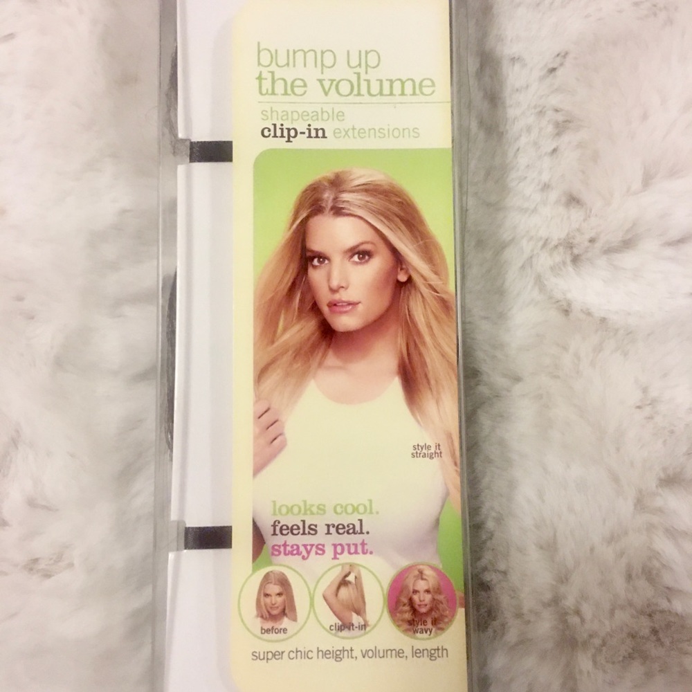 JessicaSimpson 21" Extensions Bump Up The Volume